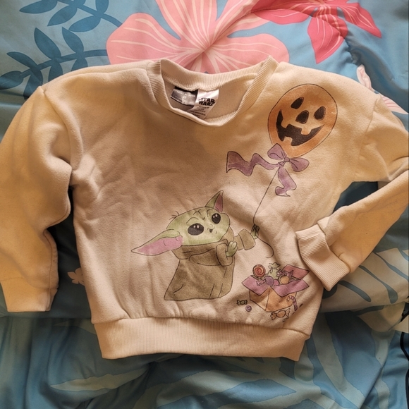 🦄 Star Wars Baby Yoda Groku Girls Sweatshirt size 5T - Picture 1 of 3